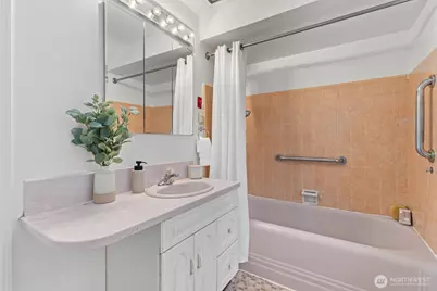 1820 W Magnolia Way W, Seattle, WA 98199 - Photo 19