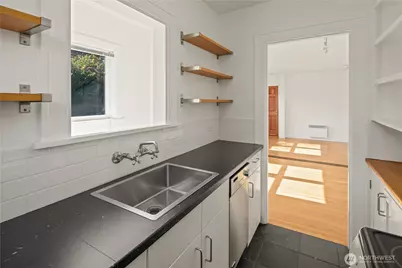 2114 7th Avenue W, Seattle, WA 98119 - Photo 15