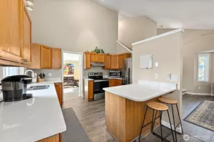 20111 Cascade Dr E, Bonney Lake, WA 98391 - Photo 9