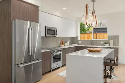 215 NE 123rd Street, Seattle, WA 98125 - Photo 5