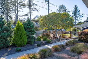 1115 34 St, Seaview, WA 98644 - Photo 5