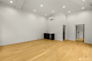 3400 E Spring St, Seattle, WA 98122 - Photo 9