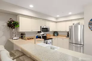 9222 Roosevelt Way NE, Seattle, WA 98115 - Photo 7