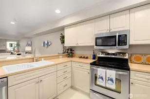 9222 Roosevelt Way NE, Seattle, WA 98115 - Photo 9