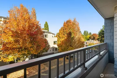 9222 Roosevelt Way NE #203, Seattle, WA 98115 - Photo 17