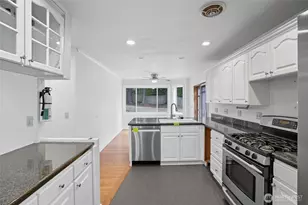 9360 SW Meadow Ln, Portland, OR 97225 - Photo 11