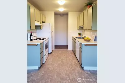 8854 Interlake Avenue N, Seattle, WA 98103 - Photo 9