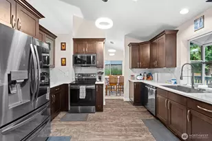 10510 198th Ave Ct E, Bonney Lake, WA 98391 - Photo 17