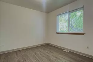 10539 Evanston Ave N, Seattle, WA 98133 - Photo 17
