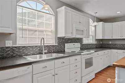 1 D Street SW, Castle Rock, WA 98611 - Photo 13