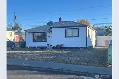 321 W Loop Drive, Moses Lake, WA 98837 - Photo 1