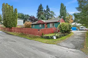 2635 SW 104th St, Seattle, WA 98146 - Photo 9