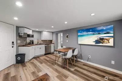 6707 Aurora Avenue N, Seattle, WA 98103 - Photo 13