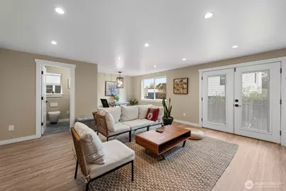 6707 Aurora Avenue N, Seattle, WA 98103 - Photo 19