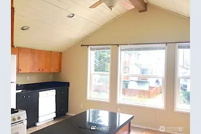 8829 Midvale Avenue N, Seattle, WA 98103 - Photo 5