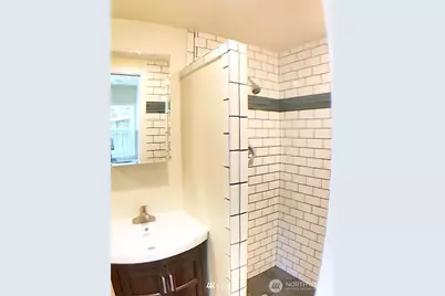 8829 Midvale Avenue N, Seattle, WA 98103 - Photo 11