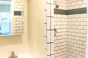 8829 Midvale Ave N, Seattle, WA 98103 - Photo 11