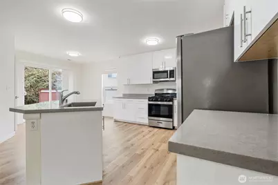 2511 NE 1st Street, Renton, WA 98056 - Photo 5