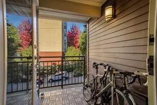 8745 Greenwood Ave N, Seattle, WA 98103 - Photo 15