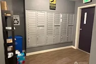 8745 Greenwood Ave N, Seattle, WA 98103 - Photo 23