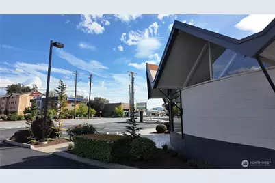 1881 S Burlington Boulevard, Burlington, WA 98233 - Photo 3