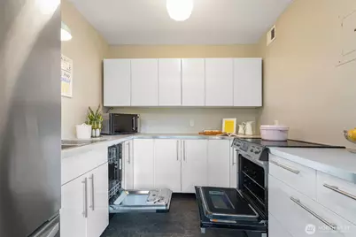 1136 13th Avenue #305, Seattle, WA 98122 - Photo 11