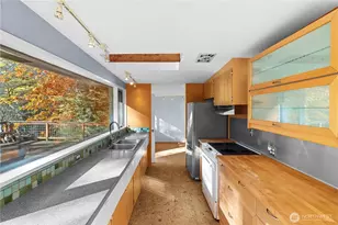 12117 SE 26th St, Bellevue, WA 98005 - Photo 13