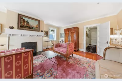 211 14th Avenue E, Seattle, WA 98112 - Photo 9