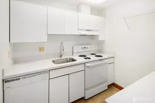 5210 11th Ave NE, Seattle, WA 98105 - Photo 13