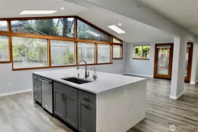 701 124th Avenue NE, Bellevue, WA 98005 - Photo 5