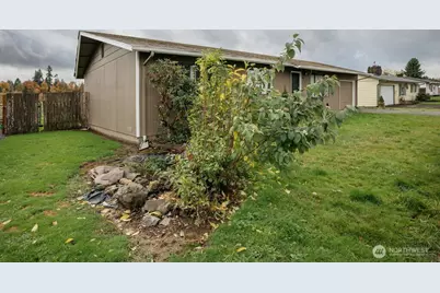 411 SE Brierwood Court, Castle Rock, WA 98611 - Photo 9