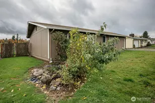 411 SE Brierwood Ct, Castle Rock, WA 98611 - Photo 9