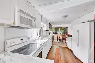 18425 NE 95th St, Redmond, WA 98052 - Photo 7