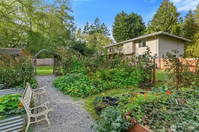 10211 NE Roberts Road, Bainbridge Island, WA 98110 - Photo 37