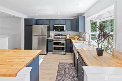 10211 NE Roberts Road, Bainbridge Island, WA 98110 - Photo 13