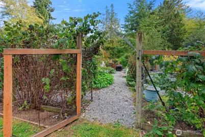 10211 NE Roberts Road, Bainbridge Island, WA 98110 - Photo 35