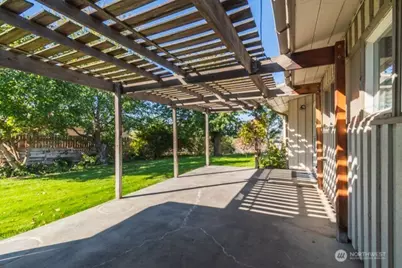 803 E Lark Avenue, Moses Lake, WA 98837 - Photo 9