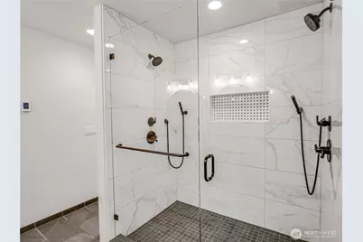 11014 Dayton Avenue N, Seattle, WA 98133 - Photo 21