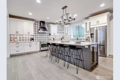 11014 Dayton Avenue N, Seattle, WA 98133 - Photo 9