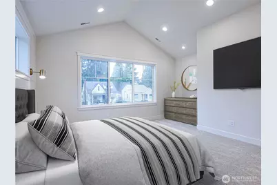 11014 Dayton Avenue N, Seattle, WA 98133 - Photo 19