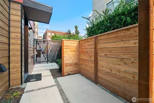 318 F Bellevue Ave E, Seattle, WA 98102 - Photo 25