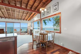 19422 Soundview Dr NW, Stanwood, WA 98292 - Photo 9