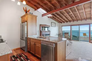 19422 Soundview Dr NW, Stanwood, WA 98292 - Photo 11