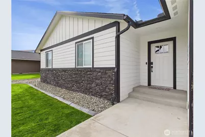 1408 Douglas Avenue, Rock Island, WA 98850 - Photo 3