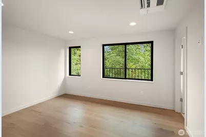 270 118th Avenue SE, Bellevue, WA 98005 - Photo 17