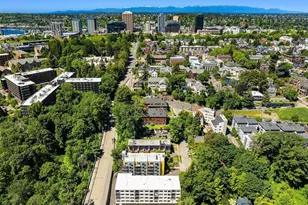 2249 NE 46th St, Seattle, WA 98105 - Photo 3