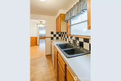 1612 22nd Street, Anacortes, WA 98221 - Photo 3