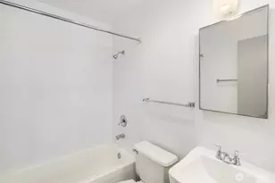 2233 NE 46th St, Seattle, WA 98105 - Photo 7