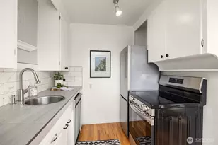 530 W Olympic Pl, Seattle, WA 98119 - Photo 9