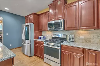 10908 177th Avenue Ct E, Bonney Lake, WA 98391 - Photo 9